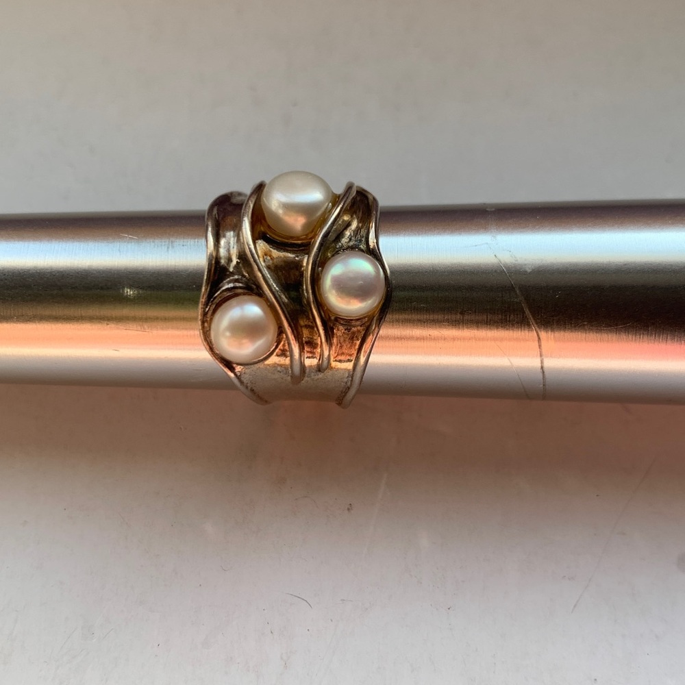 Sterling silver, authentic pearl wide band wave ring.